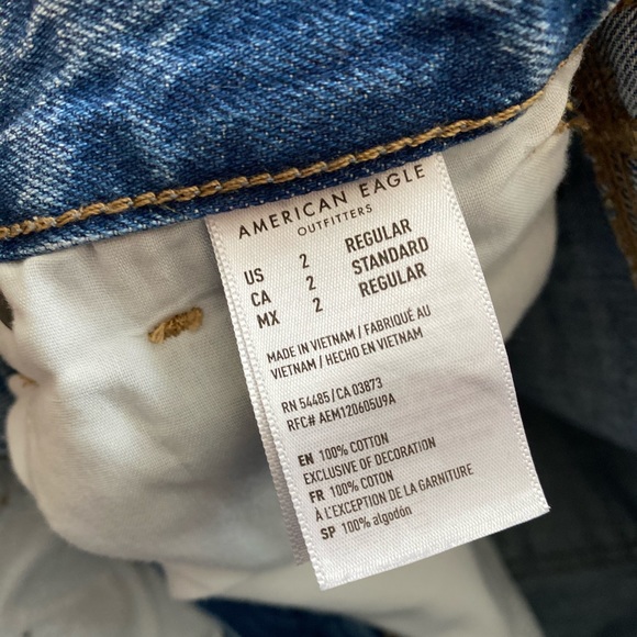 American Eagle Curvy Mom Jeans (NO STRETCH) Size 2 - Picture 4 of 6